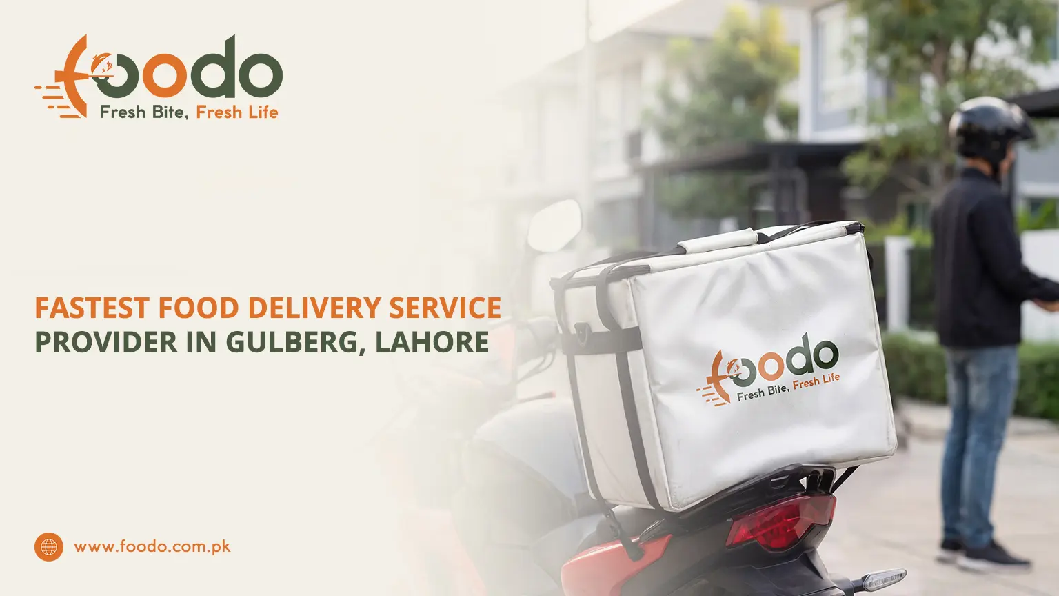 Fastest food delivery rider on motorcycle with Foodo insulated bag in Gulberg Lahore, delivering fresh homemade meals quickly to homes and offices